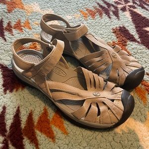 Keen size 11 tan hiking sandals🌻